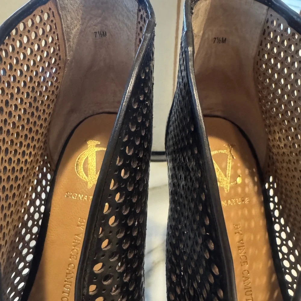 Pre Owned Vince Camuto Black Leather Perforated Hole High Heel Booties sz 7.5 M - Picture 9 of 11
